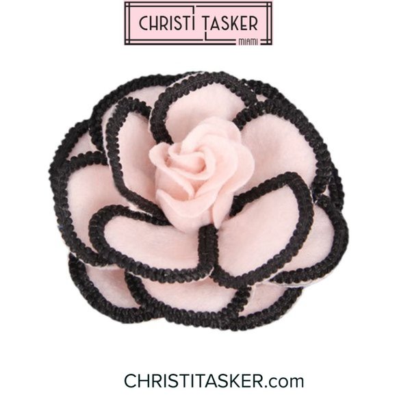 White or Pink Flower Brooches or Corsage - Picture 1 of 5